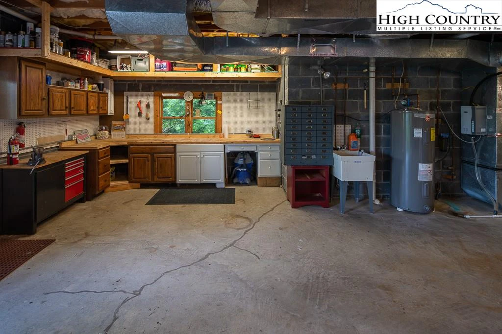 Image number 15 for the current listing