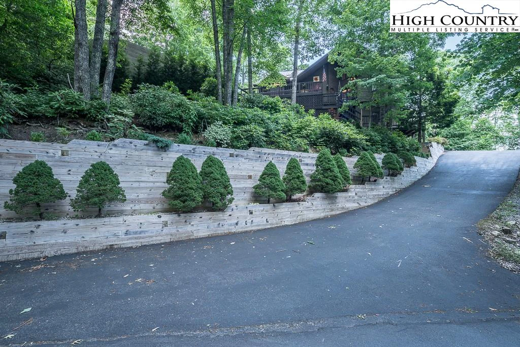 Image number 19 for the current listing