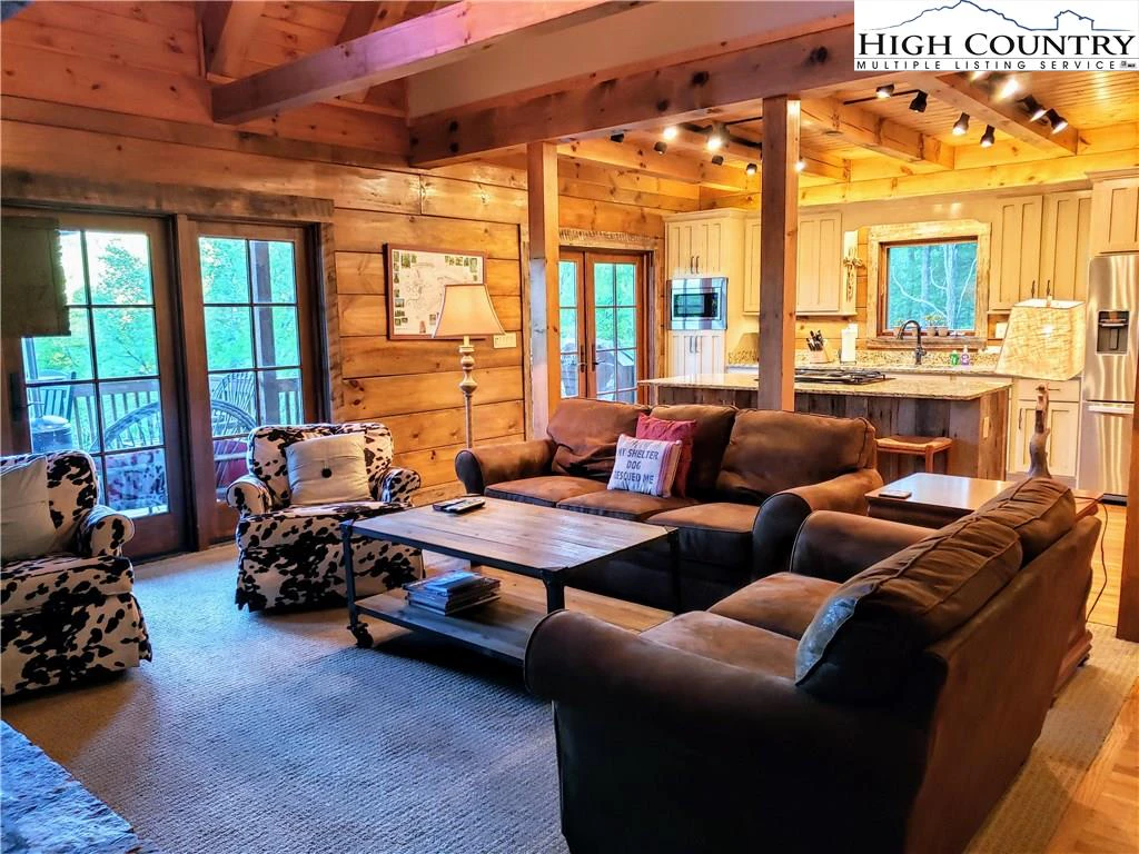 Image number 19 for the current listing