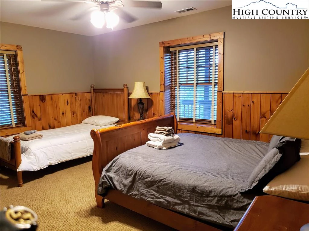 Image number 13 for the current listing