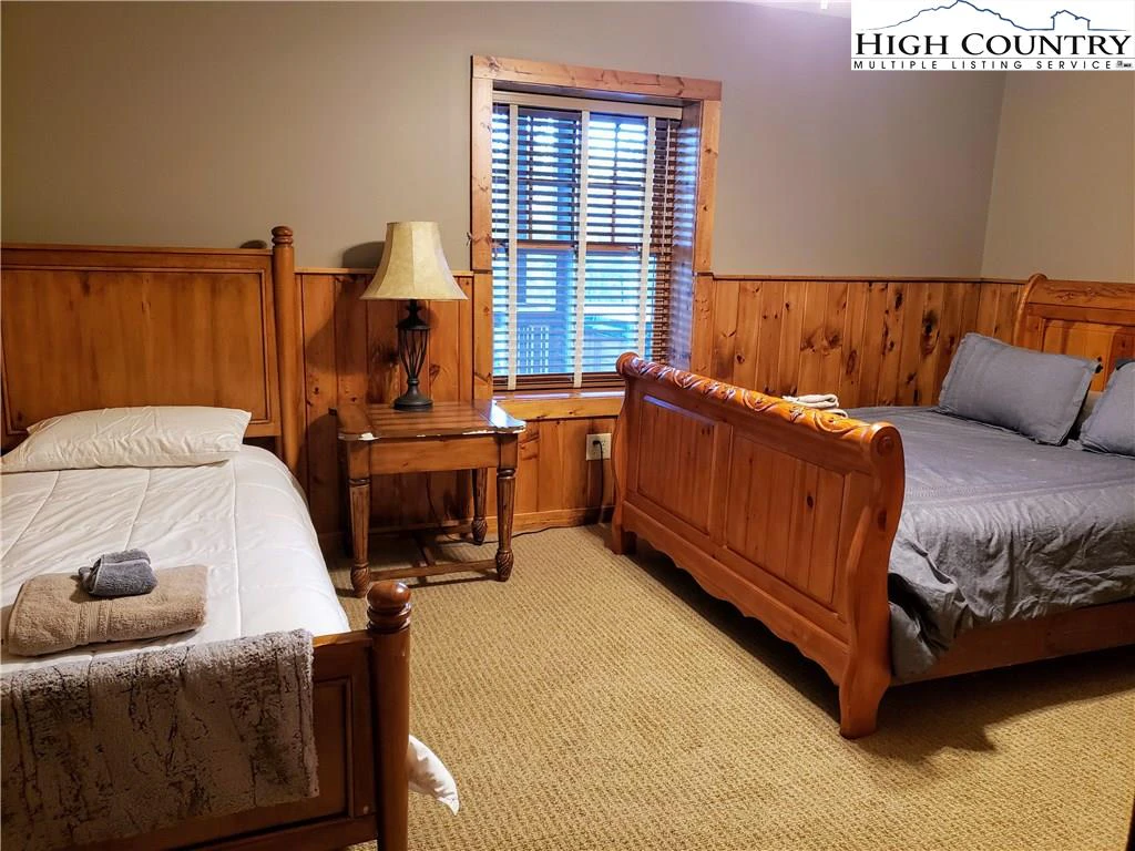 Image number 12 for the current listing