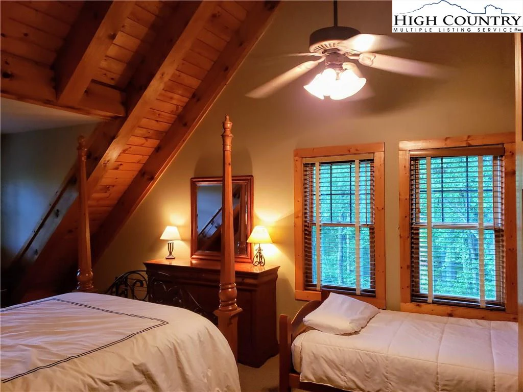 Image number 7 for the current listing