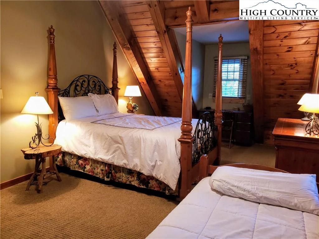 Image number 6 for the current listing