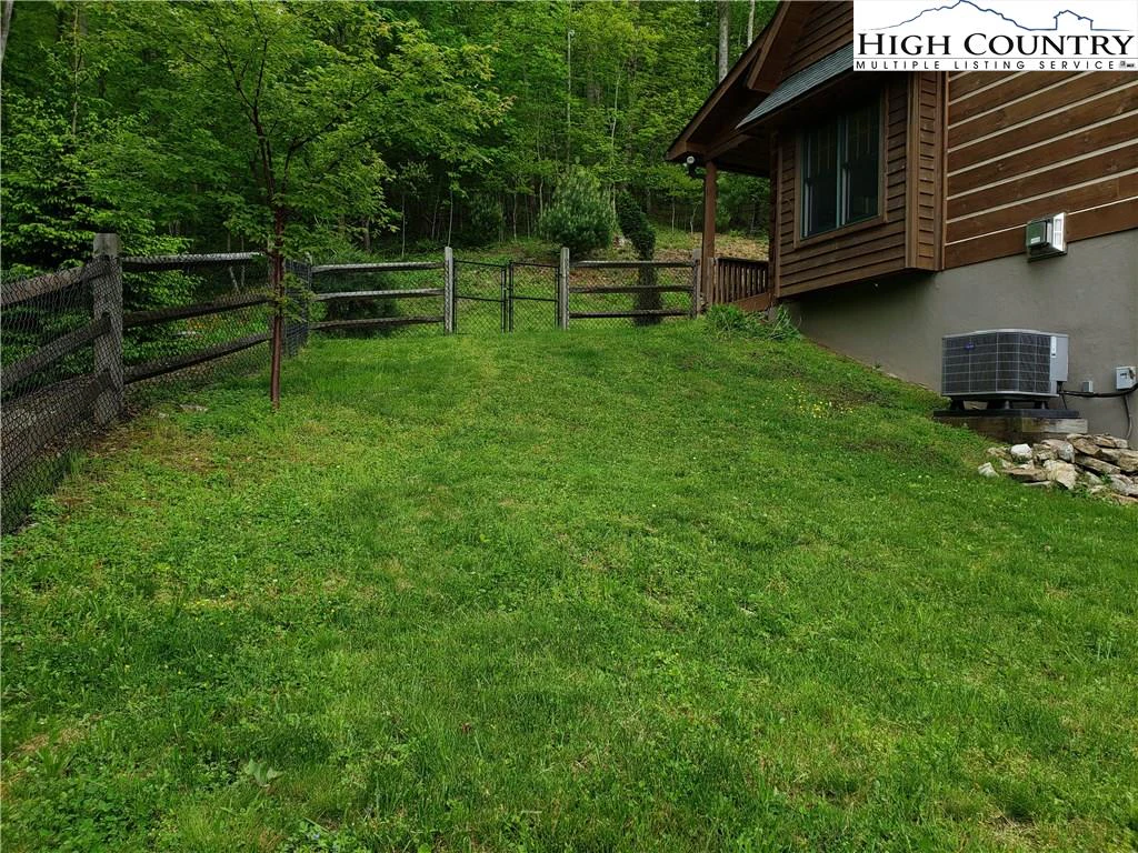 Image number 4 for the current listing