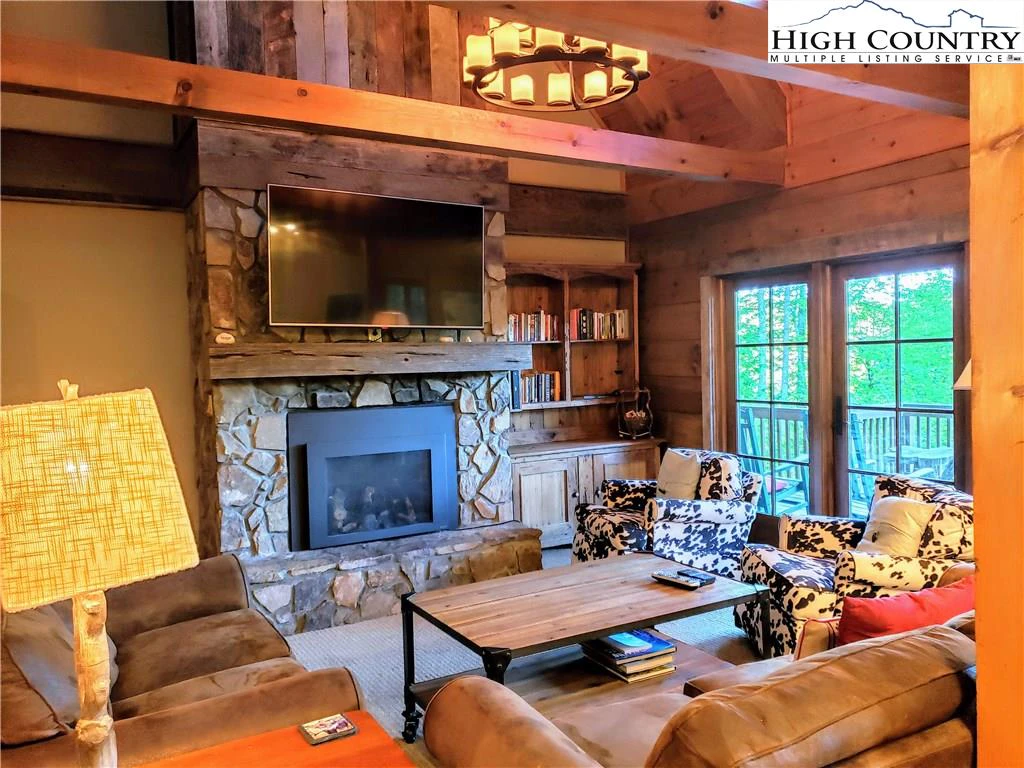 Image number 20 for the current listing