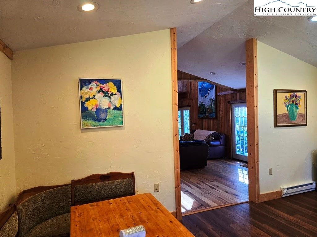 Image number 21 for the current listing