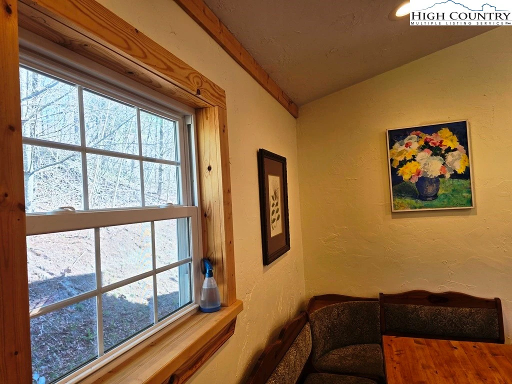 Image number 20 for the current listing