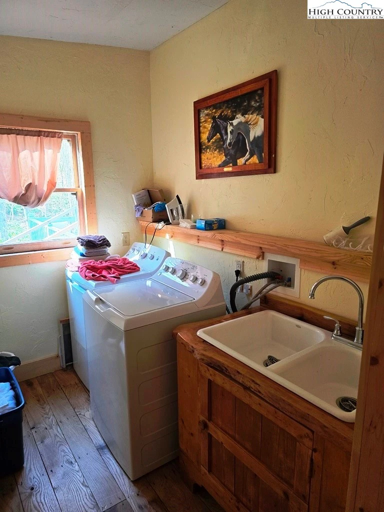 Image number 19 for the current listing