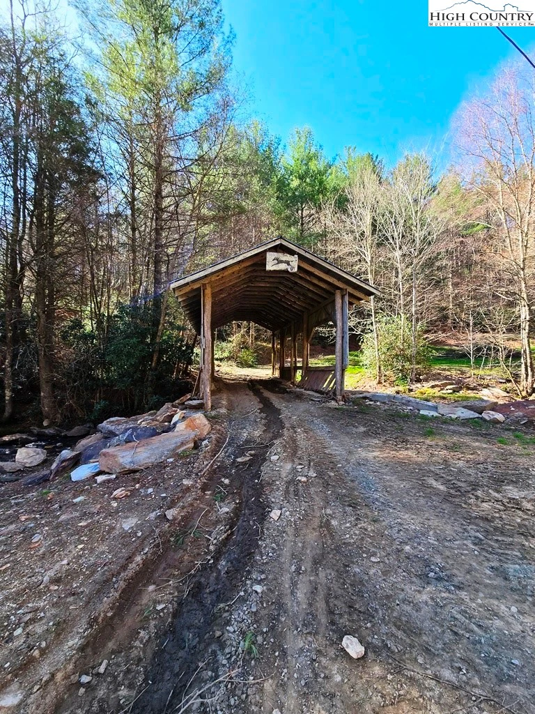 Image number 14 for the current listing