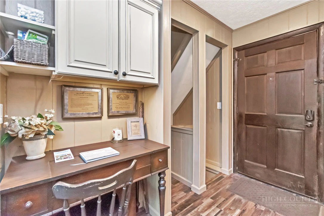 Image number 3 for the current listing