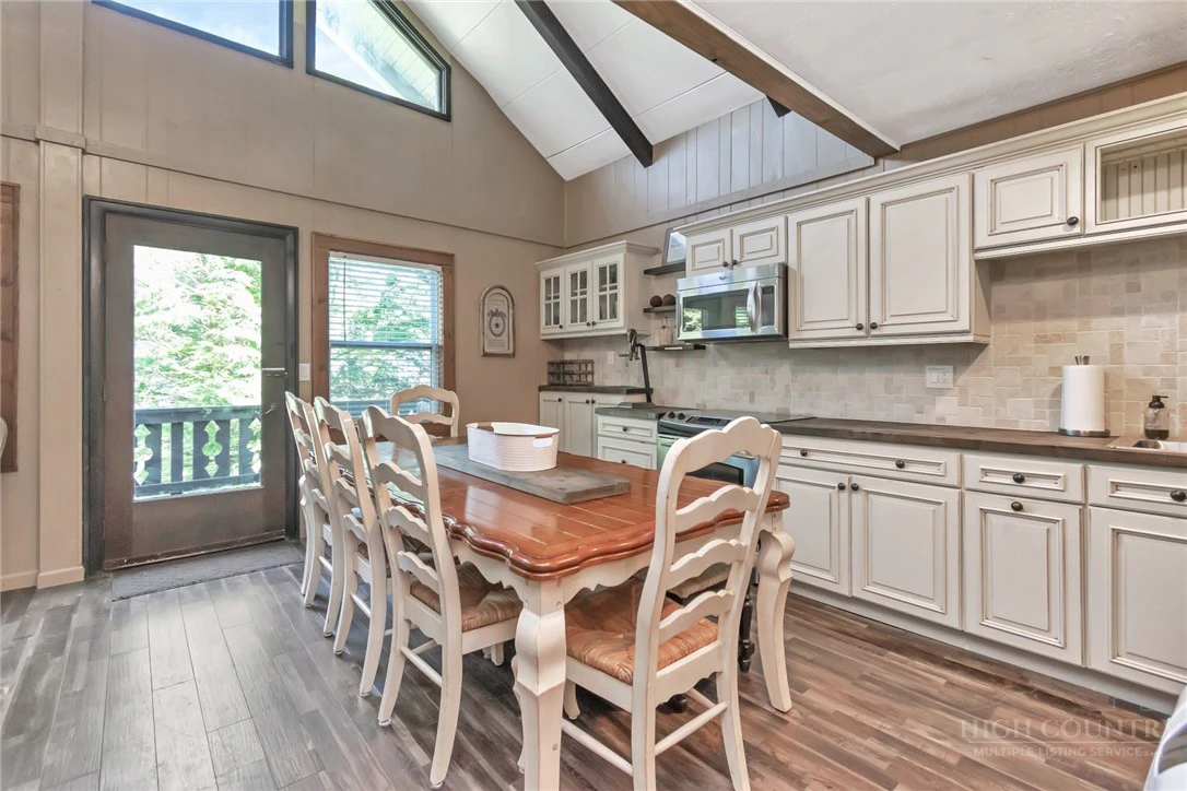 Image number 5 for the current listing