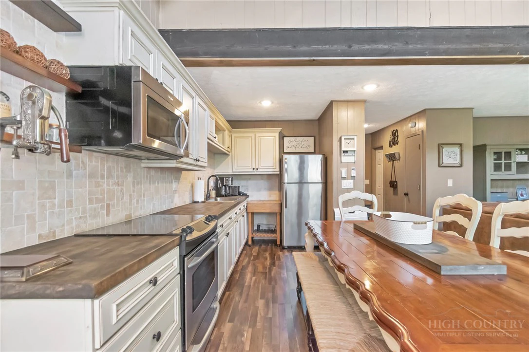 Image number 9 for the current listing