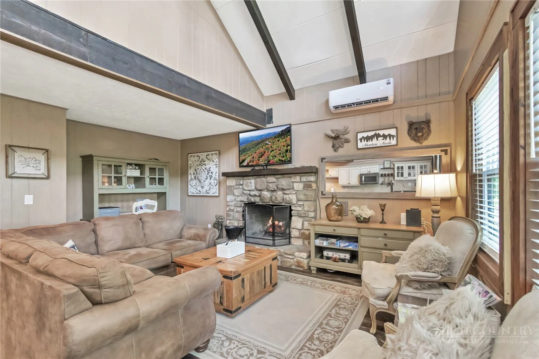 Image number 14 for the current listing