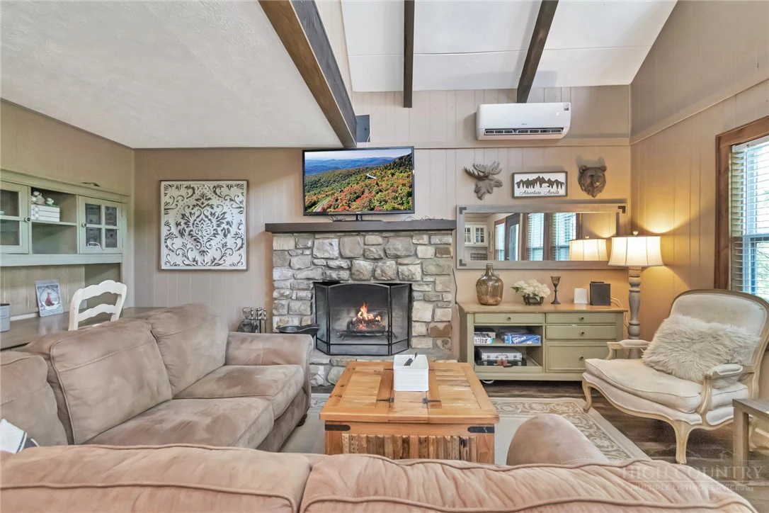 Image number 15 for the current listing