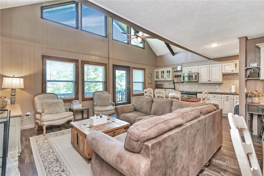 Image number 17 for the current listing