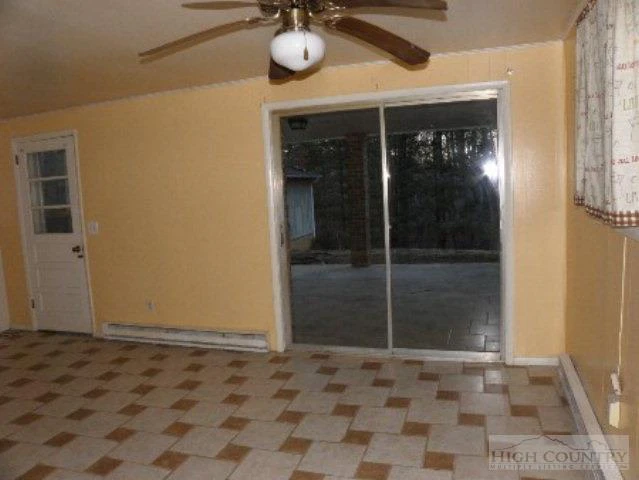 Image number 20 for the current listing