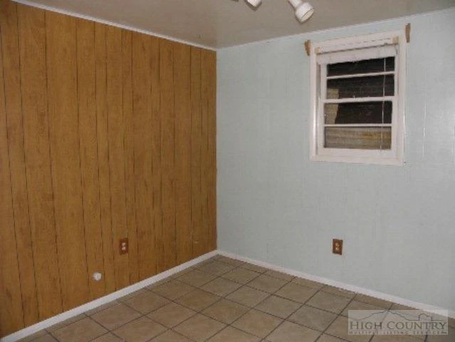 Image number 18 for the current listing