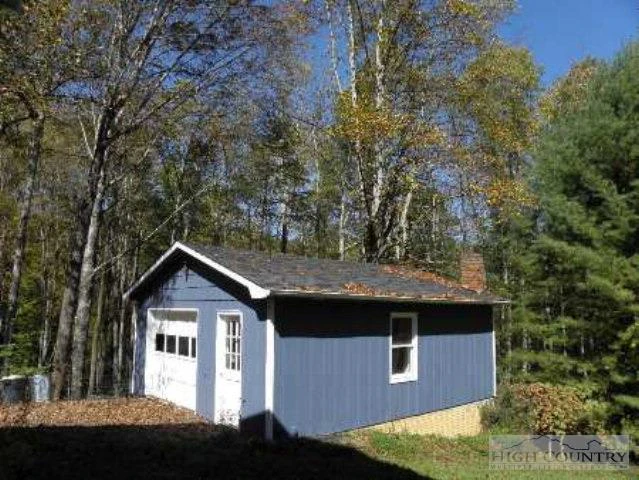 Image number 17 for the current listing