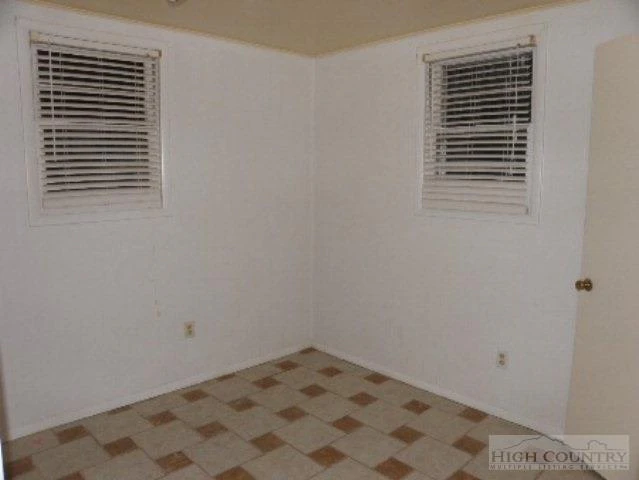 Image number 2 for the current listing