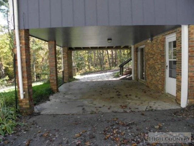 Image number 14 for the current listing