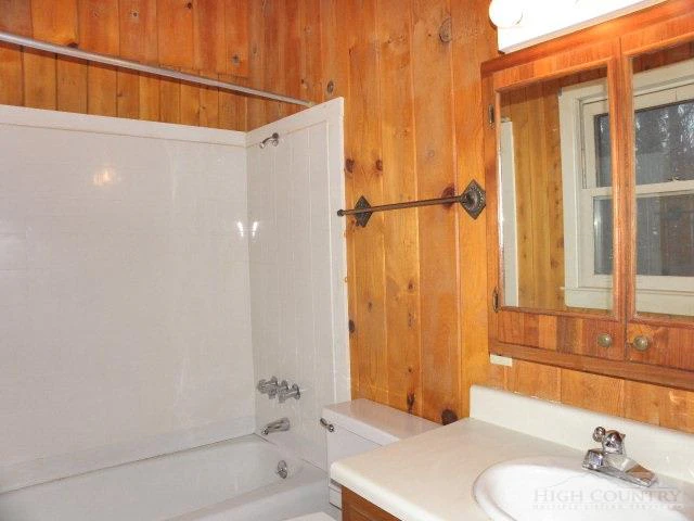 Image number 11 for the current listing