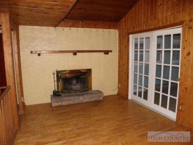 Image number 3 for the current listing