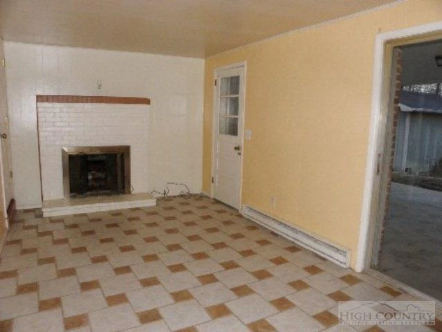 Image number 21 for the current listing