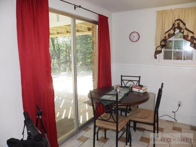 Image number 17 for the current listing