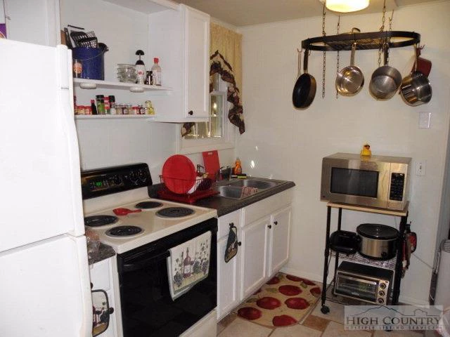 Image number 2 for the current listing