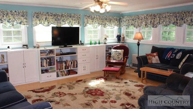 Image number 6 for the current listing