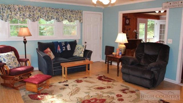 Image number 4 for the current listing