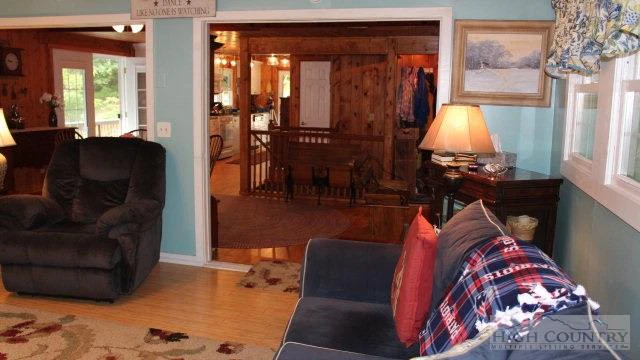 Image number 3 for the current listing