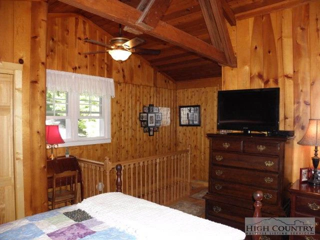 Image number 22 for the current listing