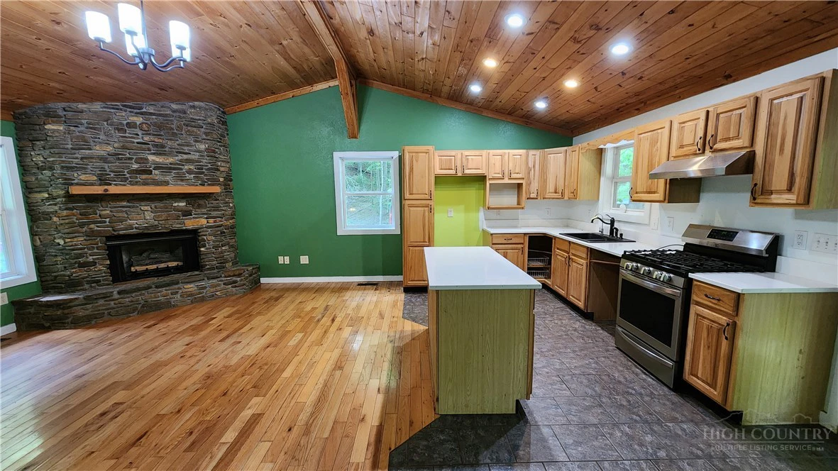 Image number 8 for the current listing