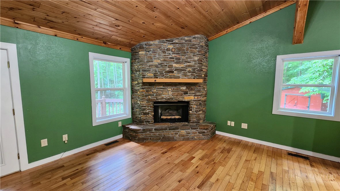 Image number 9 for the current listing