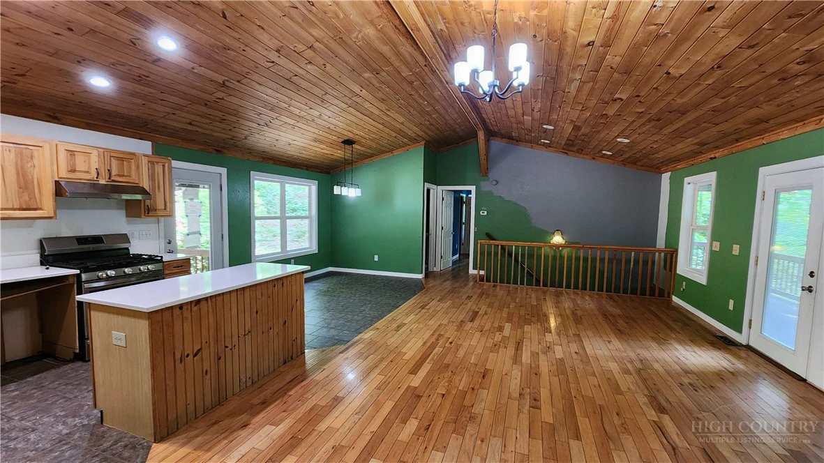Image number 10 for the current listing