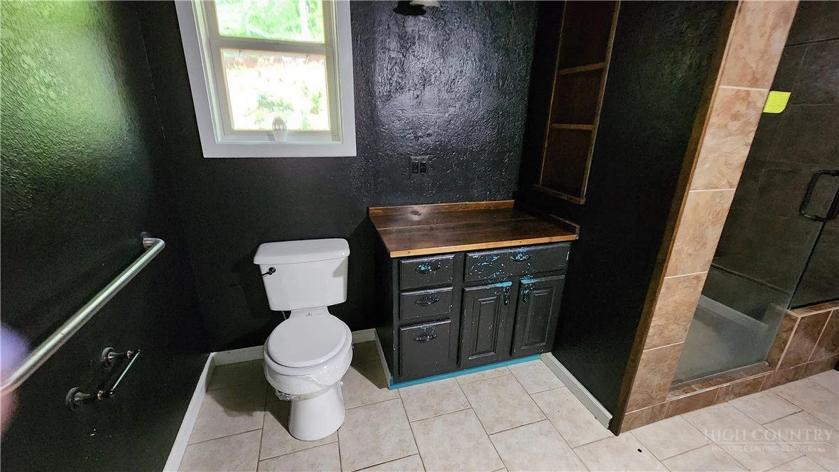 Image number 15 for the current listing
