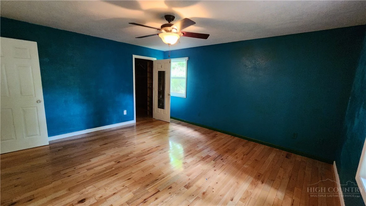 Image number 13 for the current listing