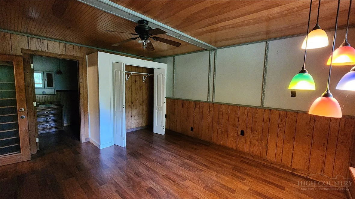 Image number 18 for the current listing