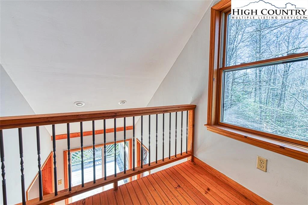 Image number 21 for the current listing