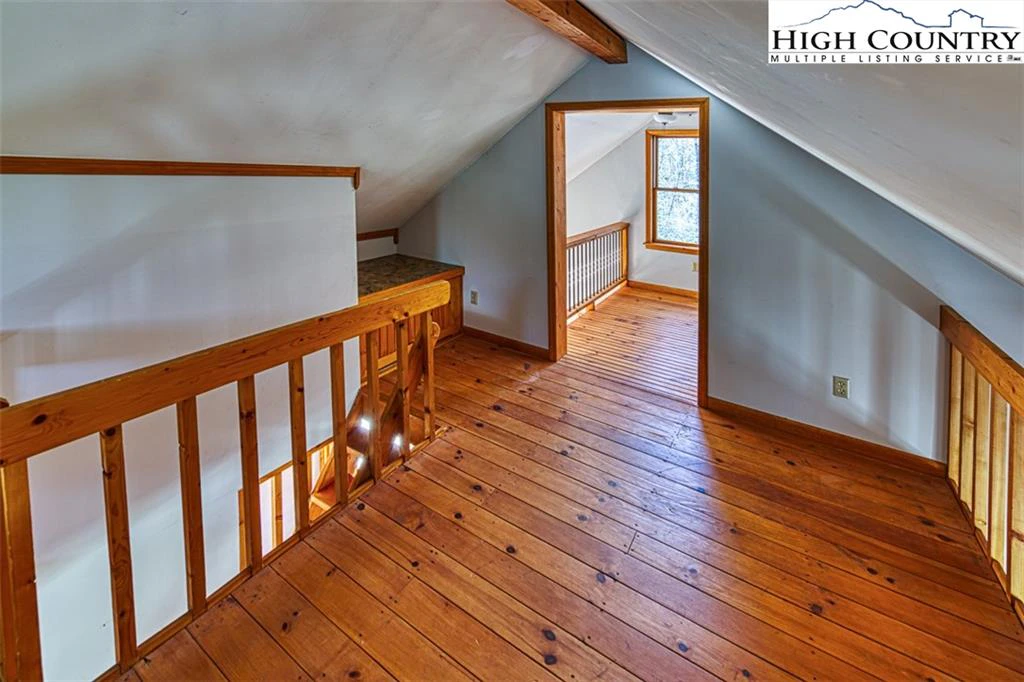 Image number 19 for the current listing