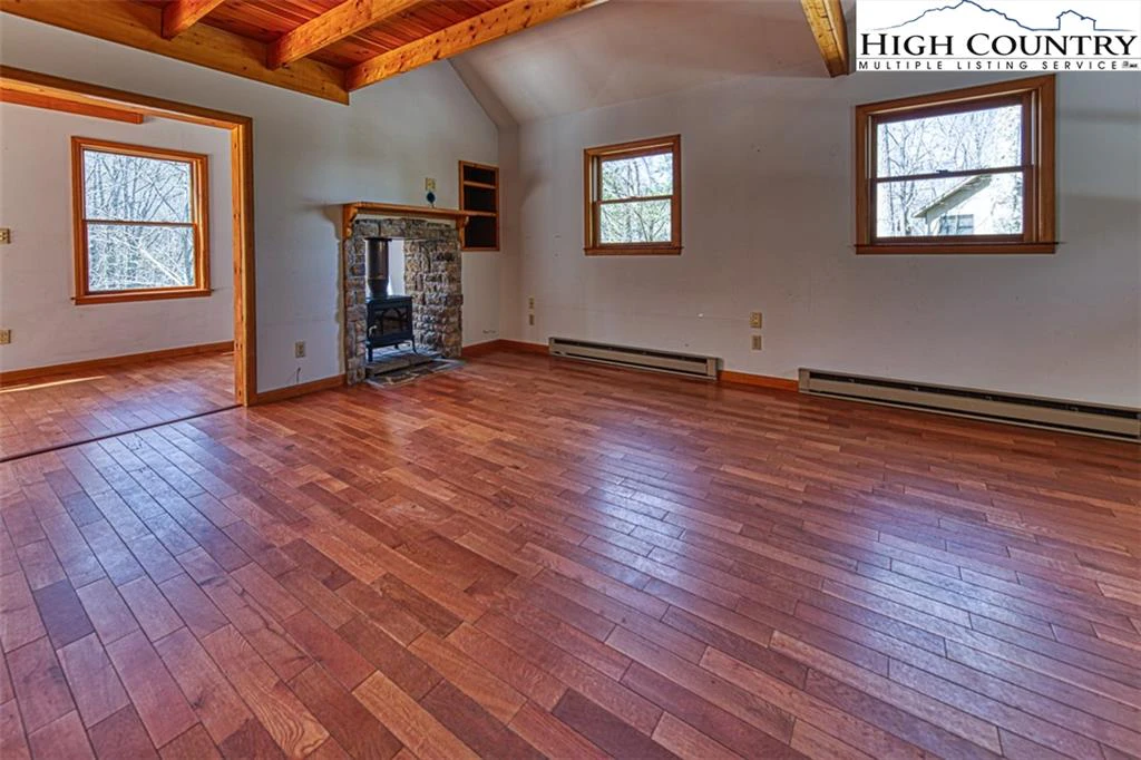 Image number 18 for the current listing