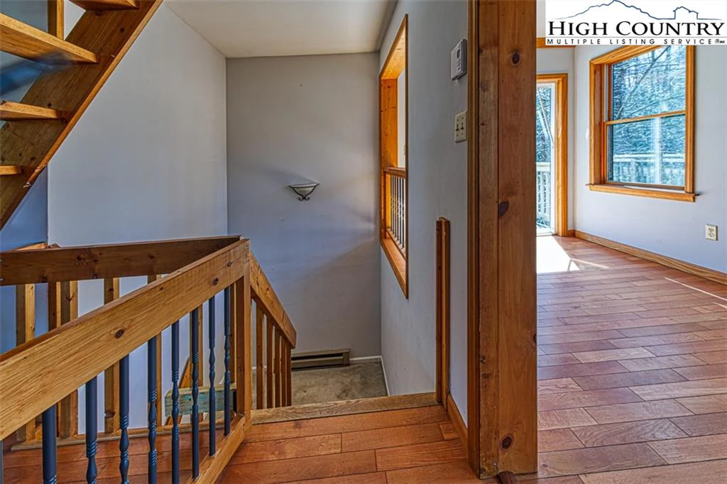 Image number 10 for the current listing