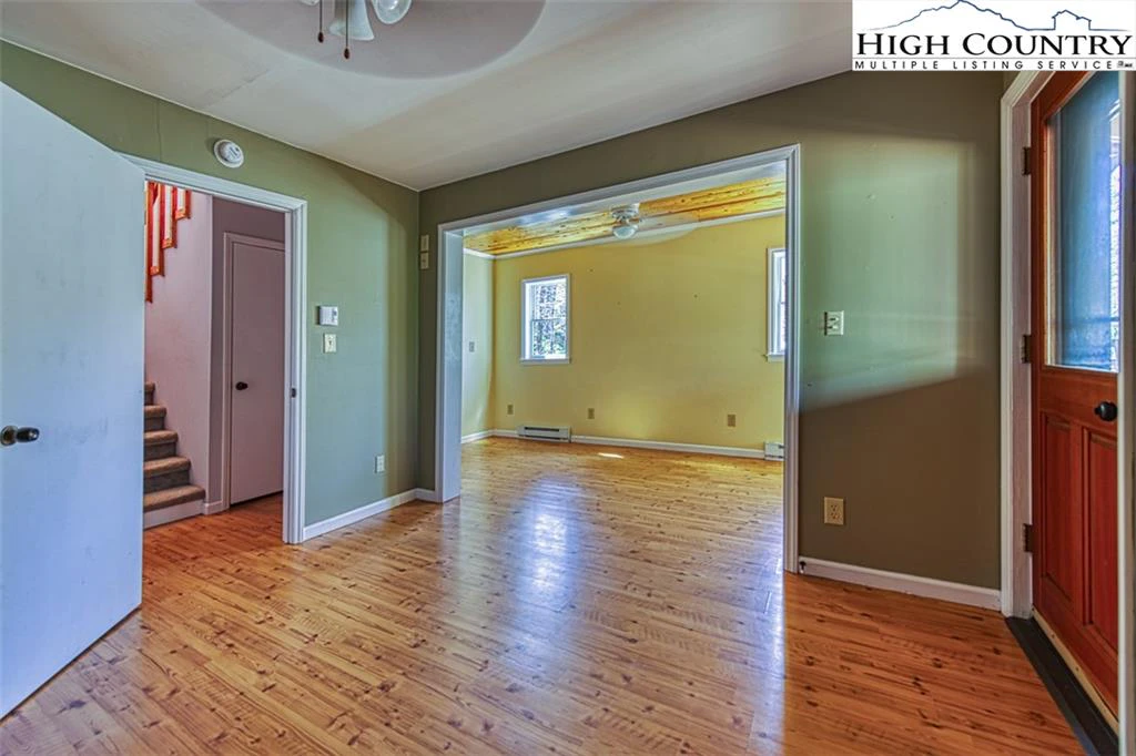 Image number 3 for the current listing