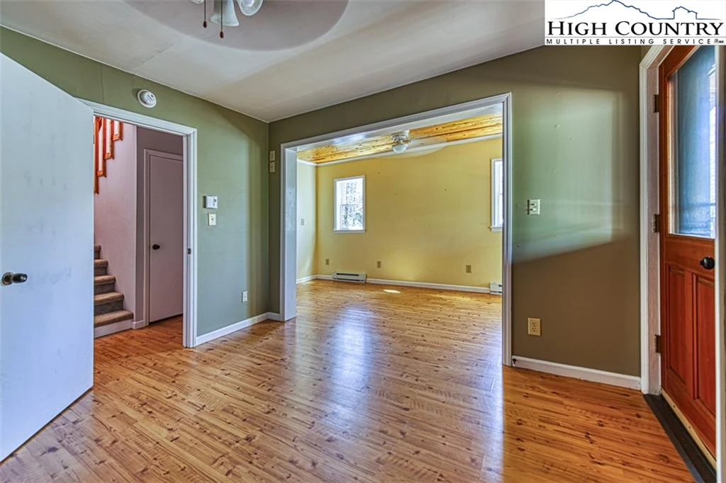 Image number 4 for the current listing