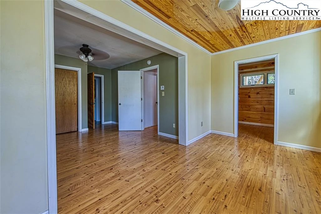 Image number 5 for the current listing