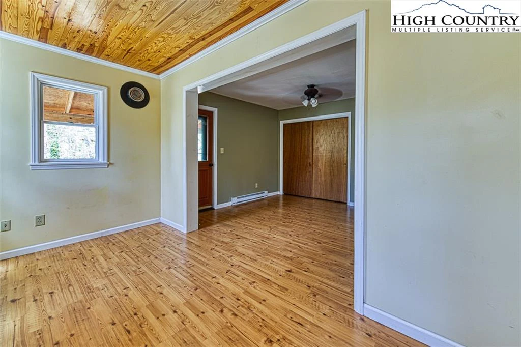 Image number 7 for the current listing