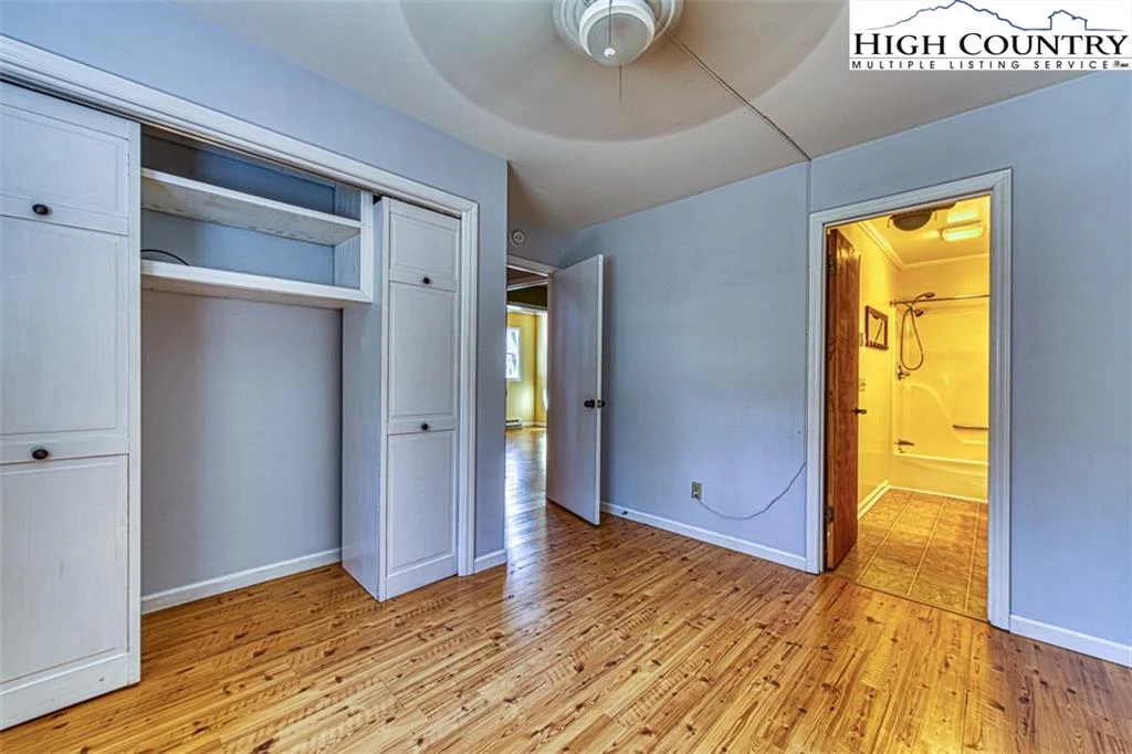 Image number 2 for the current listing