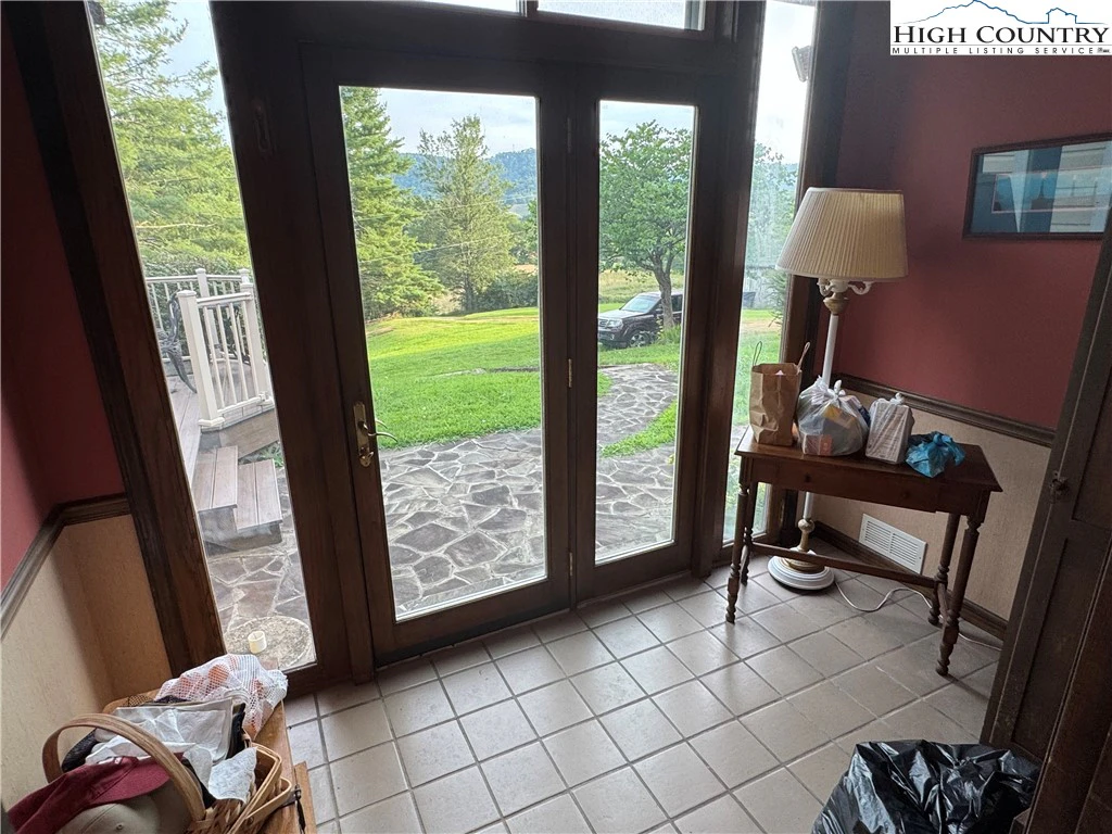 Image number 18 for the current listing