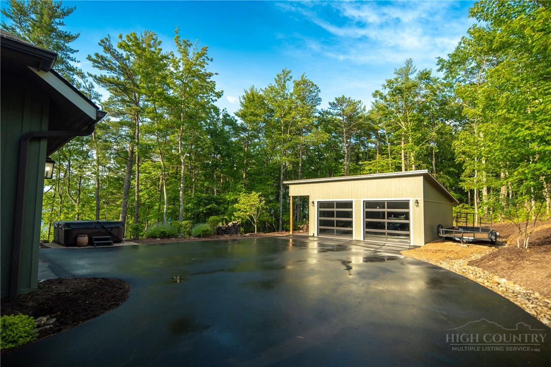 Image number 9 for the current listing